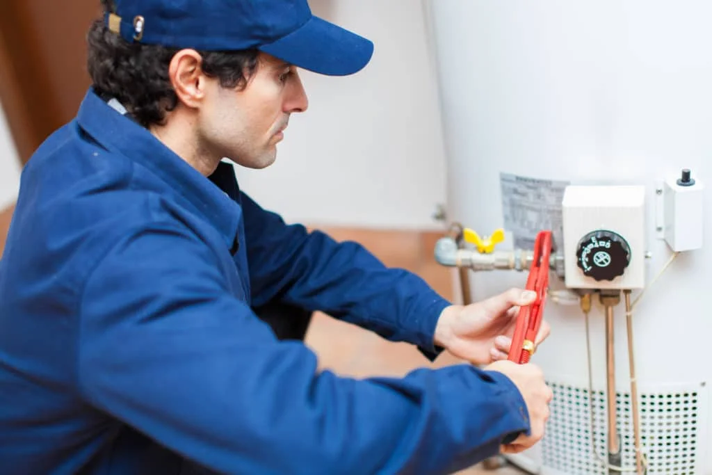 Sell a house that needs repairs: do I need a repairman for my house? DIY home improvements | Sell a damaged house for cash to HomeGo